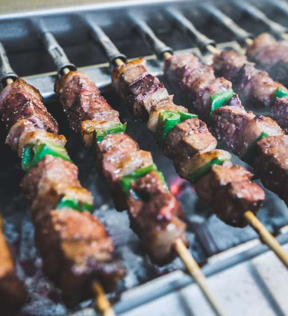 Arrosticini di fegato con peperoncino e cipolla.